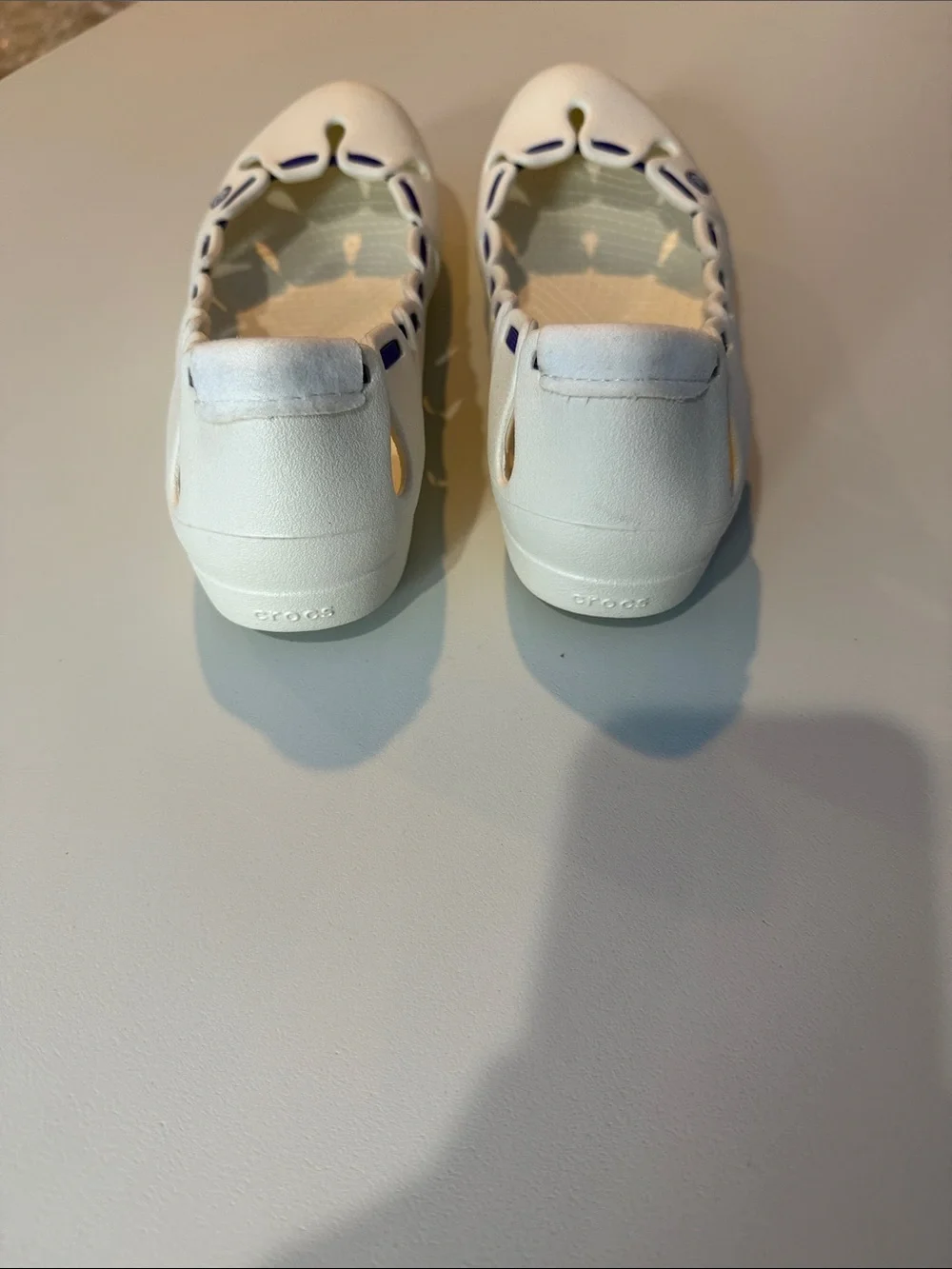 CROCS Women's Ivory Slip-On Ballet Flat Mary Jane with Navy Trim 8 EUC